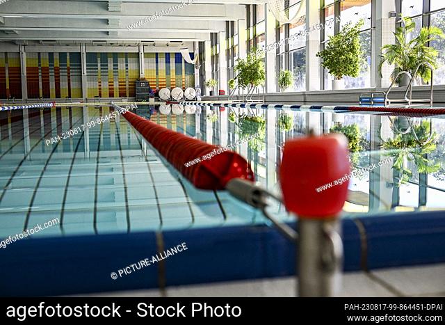15 August 2023, Berlin: The combination pool Gropiusstadt, where an intensive swimming course is offered by the Landessportbund Berlin and the Sportjugend...