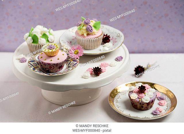 Cupcakes with rose blossom fondant
