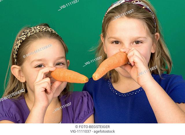 girls with carrots nose - 13/01/2009