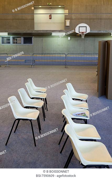 Photo essay in a vaccination centre against influenza A H1N1, in the gymnasium of Reuilly Paris 12th district, France.Photo essay in a vaccination centre...