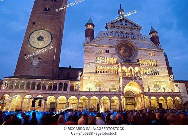 Italy, Lombardy, Cremona, the Duomo and the Torrazzo during Torrone Feast