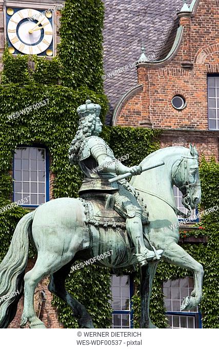 Germany, North-Rhine-Westphalia, Duesseldorf, Town Hall, Equestrian Statue of Jan Wellem