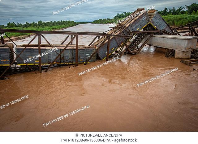 07 December 2018, Argentina, Pichanal: Wagons of a freight train of the Argentine state enterprise Belgrano Cargas, lie on a railway bridge over the Colorado...
