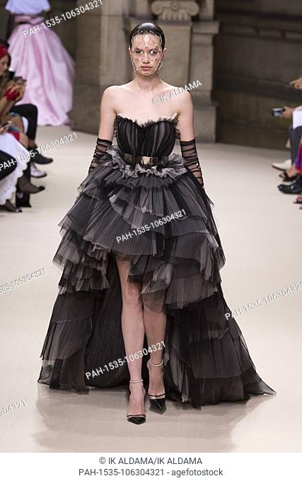 Galia Lahav runway during Haute Couture July 2018. Autumn - Winter 2018-19 Collection. Paris, France. 04/07/2018 | usage worldwide