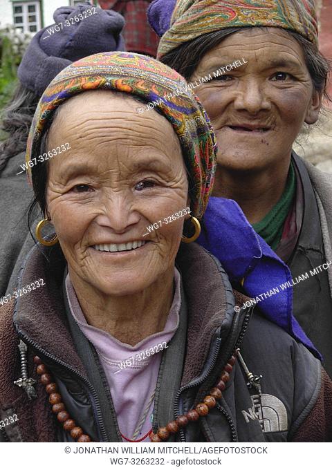 NEPAL Pangboche -- Jul 2007 -- Sherpa women -- Picture by Jon Mitchell / Lightroom Photos