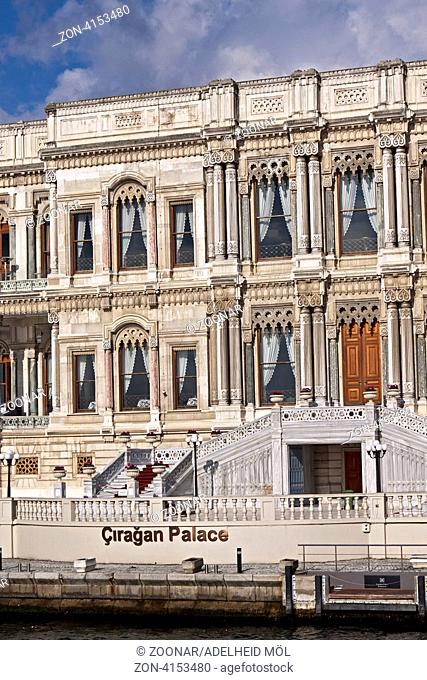 Ehemaliger Palast, heute Luxushotel Ciragan Palace, Istanbul, Türkei Former palace, now luxury hotel Ciragan Palace, Istanbul, Turkey