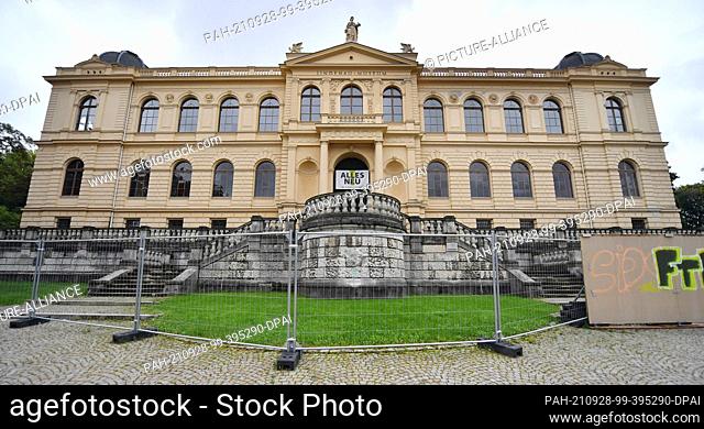 28 September 2021, Thuringia, Altenburg: ""Everything new ...but it will take a little longer..."" is written on a banner at the portal of the vacant Lindenau...