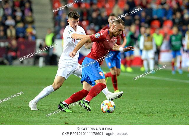 Mason Mount of England, left, and Vladimir Coufal of Czech Republic in action during the Euro 2020 group A qualifying soccer match between Czech Republic and...