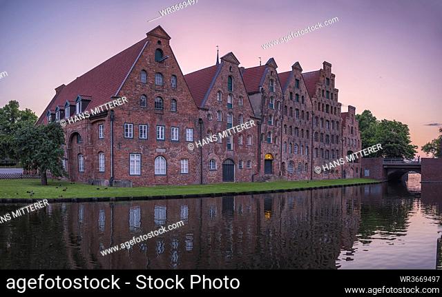 Germany, Schleswig-Holstein, Lubeck, Salzspeicher warehouses at dusk