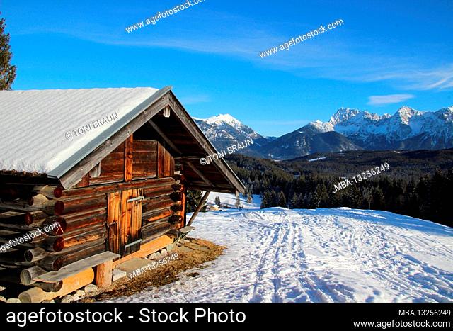 Winter hike near Mittenwald, Elmau, Klais, Europe, Germany, Bavaria, Upper Bavaria, Werdenfels, winter, hay barn in front of Karwendel Mountains