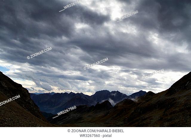 Dramatischer Himmel im Hochgebirge, Norditalien