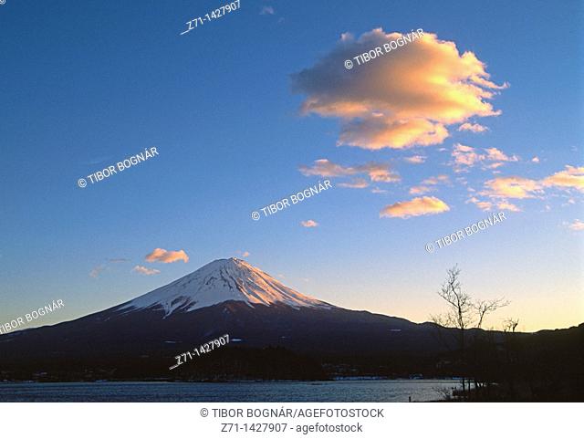 Japan, Mount Fuji, Lake Kawaguchi-ko