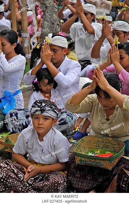 Pilgrims at a temple festival, Pura Samuan Tiga, Bali, Indonesia, Asia