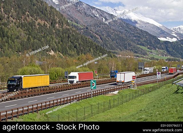 Transitverkehr auf der Brennerautobahn bei Sterzing