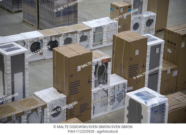 Warehouse for electrical appliances, shipping, logistics, online trading. general, Feature, Randmotiv, View into the dispatch warehouse of the...
