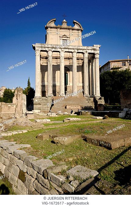ITALY, ROME, 23.11.2008, Temple of Antoninus and Faustina and now church of San Lorenzo in Miranda, Roman Forum, Rome, Italy, Europe - ROME, ITALY, 23/11/2008