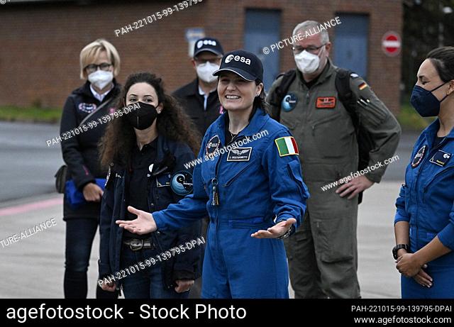 15 October 2022, North Rhine-Westphalia, Cologne: Italian astronaut Samantha Cristoforetti welcomes ESA family members and staff at the military section of...