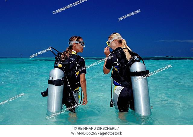 Diving Course, Instructor and Student, Indian Ocean, Medhufushi, Meemu Atoll, Maldives