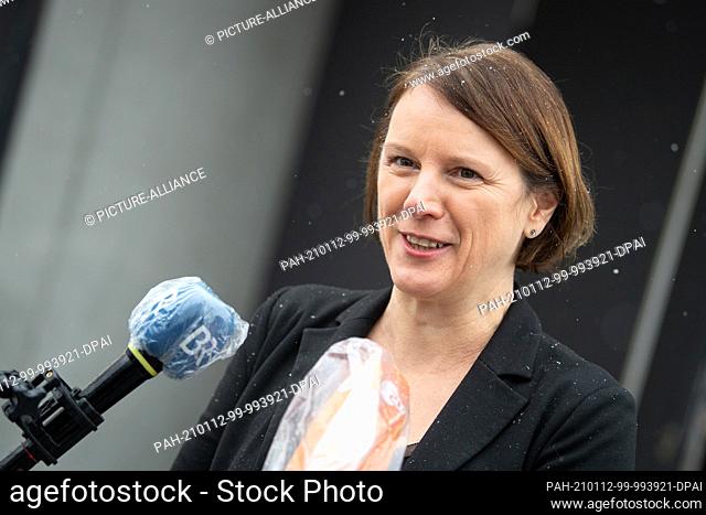 12 January 2021, Bavaria, Munich: Andrea Mayer, spokeswoman for the public prosecutor's office, makes a statement to the press during a break in the day's...