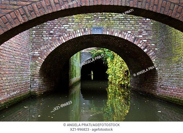 Holland, Limburg region, Den Bosch, round by boat on the Binnendieze channel, in the Den Bosch cellars