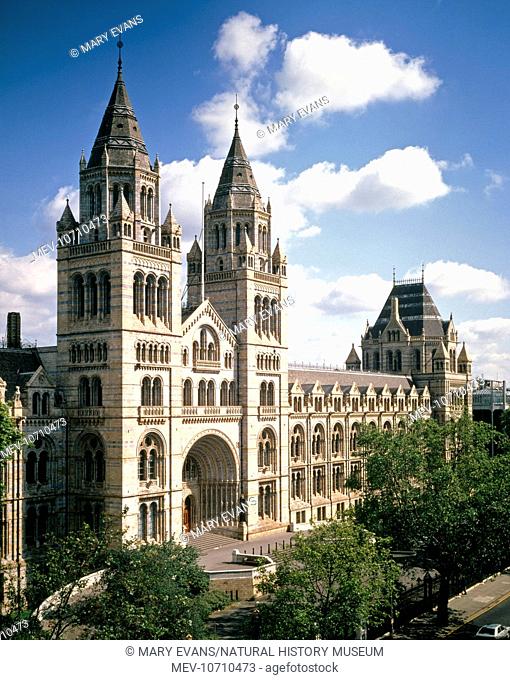 Front entrance and Cromwell Road facade of the Natural History Museum, London, designed by Alfred Waterhouse (1830-1905) in the 1860s
