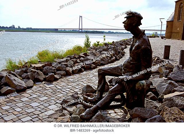 Bronce sculpture Rhine skipper, waterfront of the Rhine, Emmerich, North Rhine-Westfalia, Germany, Europe