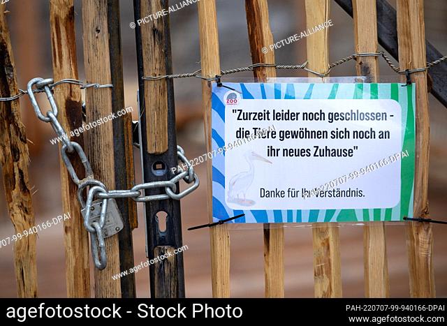 07 July 2022, Lower Saxony, Osnabrück: ""Unfortunately still closed at the moment"" is written on a sign at Osnabrück Zoo