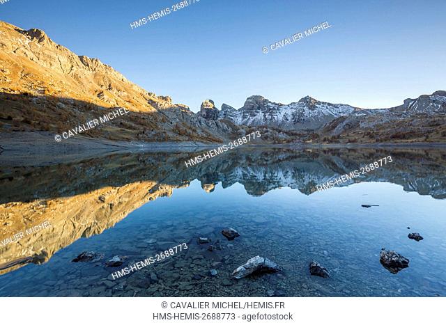 France, Alpes de Haute-Provence, national park of Mercantour, Haut-Verdon, lake of Allos (2226m), reflection of the Montagne du Laus and Tours of the Lake on...
