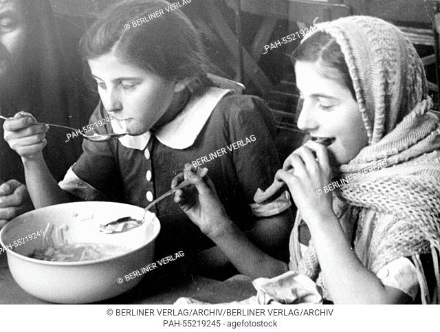 The Nazi propaganda picture shows Volhynia German women in a resettlement camp around 1940. Photo: Fotoarchiv für Zeitgeschichte / Archive - NO WIRE SERVICE -