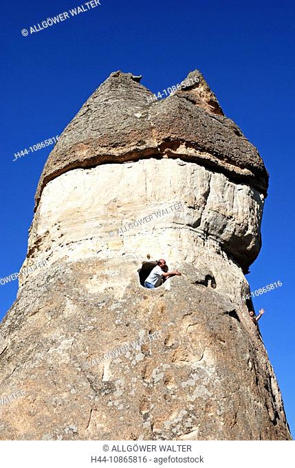 Wohnkegel aus Tuffstein im Tal der Mönche Pasabagi-Tal bei Göreme, Kappadokien, Anatolien, Türkei