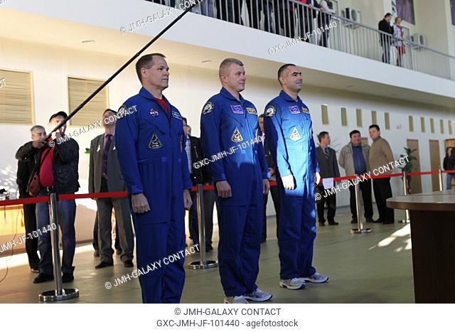 At the Gagarin Cosmonaut Training Center in Star City, Russia, Expedition 3334 prime crew members Flight Engineer Kevin Ford of NASA (left)