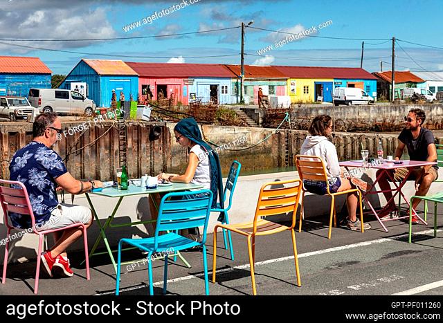 RESTAURANT TERRACE IN FRONT OF THE COLORFUL CABINS, FORMER FISHERMEN'S CABINS TRANSFORMED INTO ARTISTS' STUDIOS, SAINT-TROJAN-LES-BAINS, ILE D'OLERON