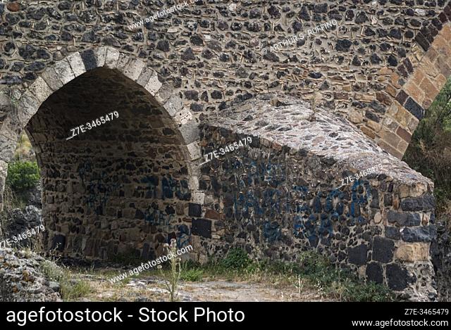 Two-color stone accent on the arches of the Saracen Bridge (Ponte dei Saraceni), Sicily, Adrano, Sicily, Italy