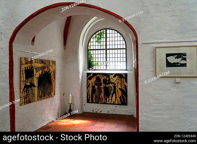 evangelische St.Johannis-Kirche Dannenberg - Kunstausstellung in der Kirche, Niedersachsen, Deutschland