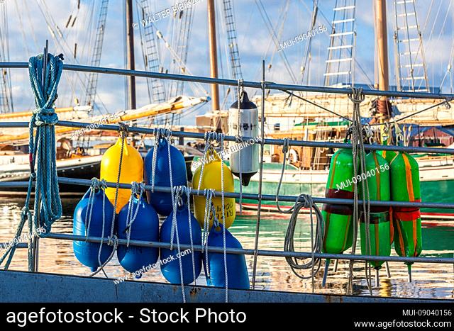 USA, New England, Massachusetts, Cape Ann, Gloucester, Gloucester Schooner Festival, schooners seen through commerical fishing equipment