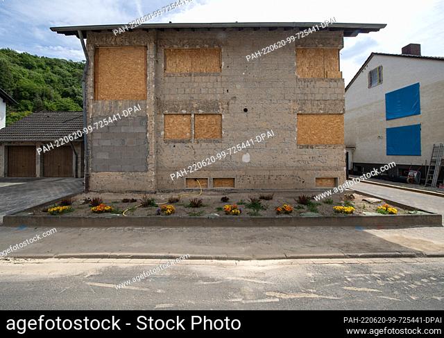 PRODUCTION - 10 May 2022, Rhineland-Palatinate, Altenahr: The windows of a house in Altenahr that was massively damaged in the flood are provisionally sealed...
