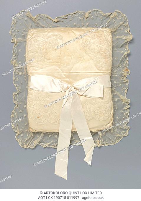 Baptismal cushion made of tulle embroidery, Baptismal cushion made of natural-colored lace embroidery: tulle embroidery on machine tulle