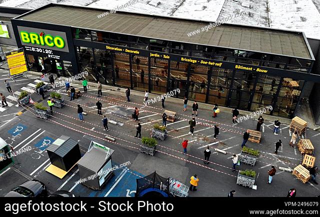 Illustration picture shows people lining up to enter a do-it-yourself store , Saturday 18 April 2020. Belgium is in its fifth week of confinement in the ongoing...