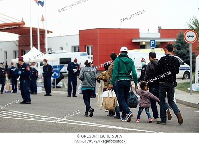 Refugees walk toward the border crossing between Croatia and Hungary near Baranjsko Petrovo Selo, Croatia, 20 September 2015