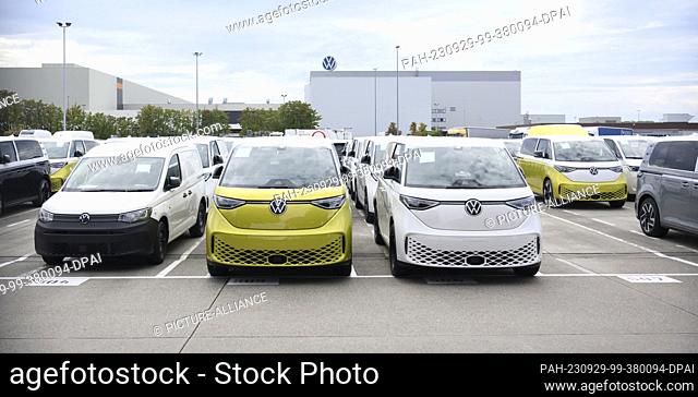 29 September 2023, Lower Saxony, Hanover: New cars from the Volkswagen ID.Buzz electric bus and the VW Caddy are parked in a yard at the Volkswagen Commercial...