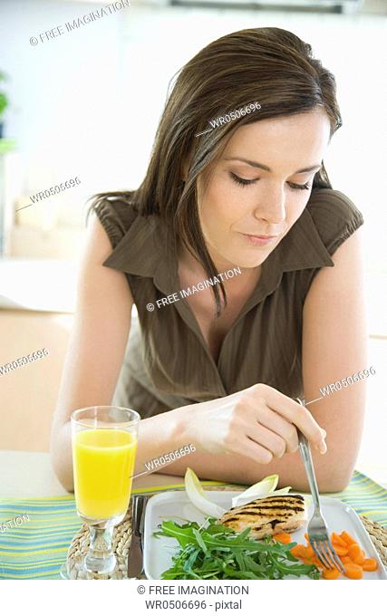 woman eating lunch
