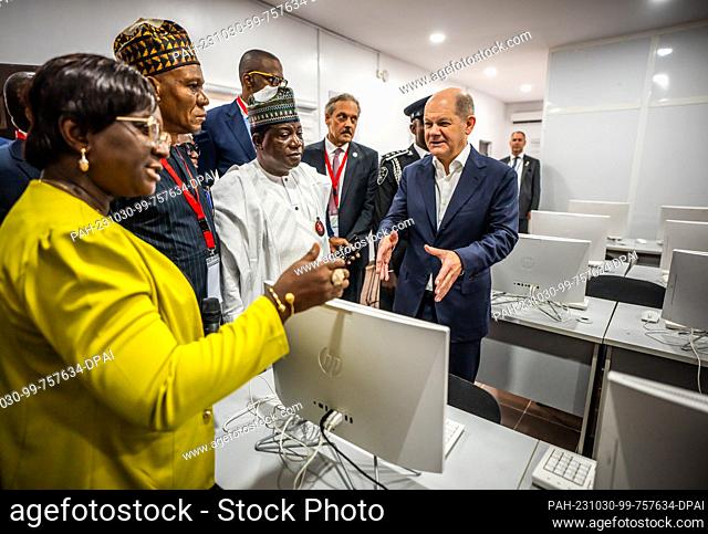 30 October 2023, Nigeria, Lagos: German Chancellor Olaf Scholz (SPD) visits the German-Nigerian Center for Jobs, Migration and Reintegration in the economic...