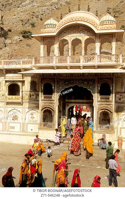 Galta Temple, festival, women. Jaipur. Rajasthan. India