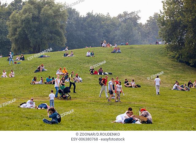 People have a rest at the Kolomenskoe park
