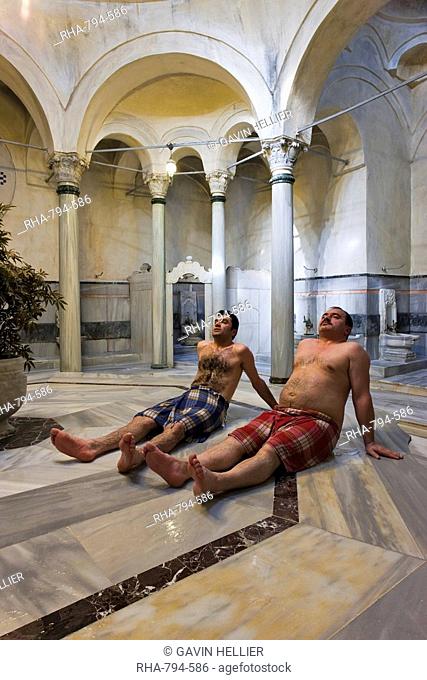 Interior view of the 300 year old Cagaloglu Hamam, Turkish Bath, with the center marble platform Gobek Tasi, Istanbul, Turkey, Europe
