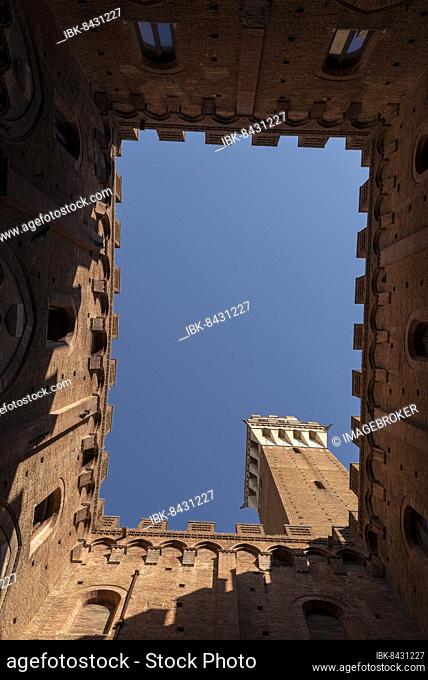 Torre del Mangia, bell tower at Piazzo del Campo, Siena, Tuscany, Italy, Europe