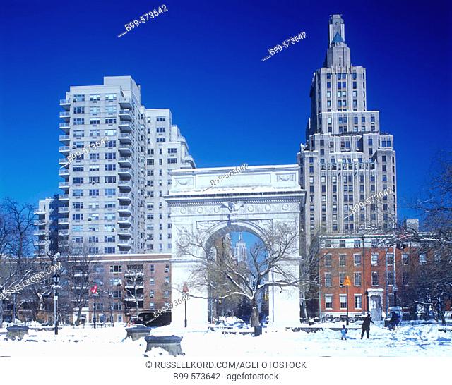 Snow, Washington Square Park, Greenwich Village, Manhattan, New York, USA