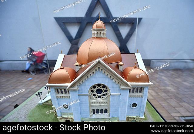 05 November 2021, Thuringia, Gotha: The model of the Gotha synagogue destroyed in 1938 is part of a memorial at its former location