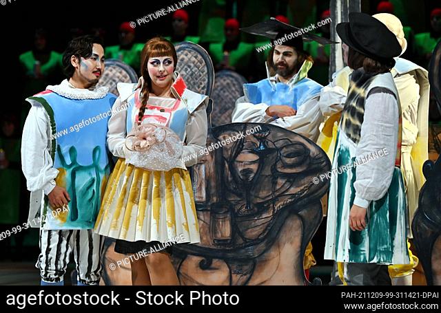 07 December 2021, Thuringia, Meiningen: The soloists and the choir stand on the stage of the Staatstheater Meiningen during a rehearsal for the opera ""La...