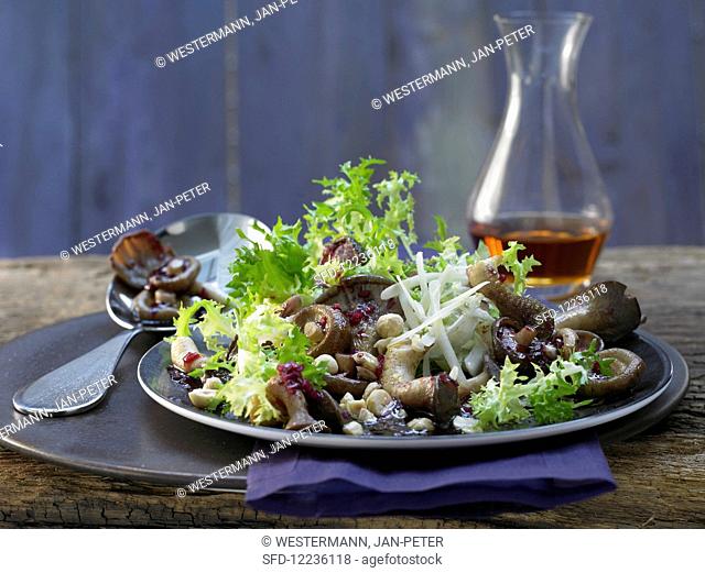 Leaf salad with grilled mushrooms, hazelnuts and elderberry juice vinaigrette